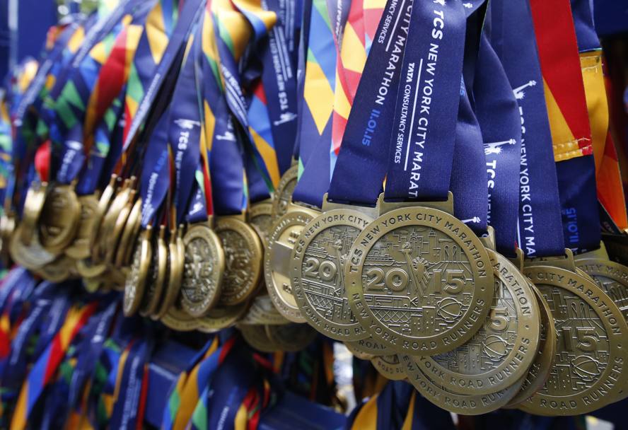 Le medaglie da consegnare al termine della competizione. (Ap)